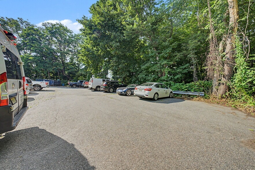 More Photos Of 23 Malcolm St, Morristown Industrial For Sale