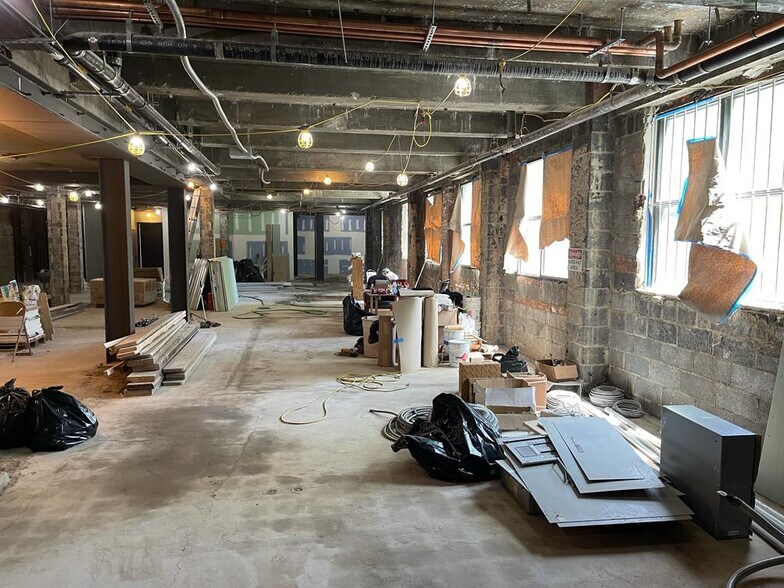 More Photos Of 185 W 231st St, Bronx General Retail For Lease