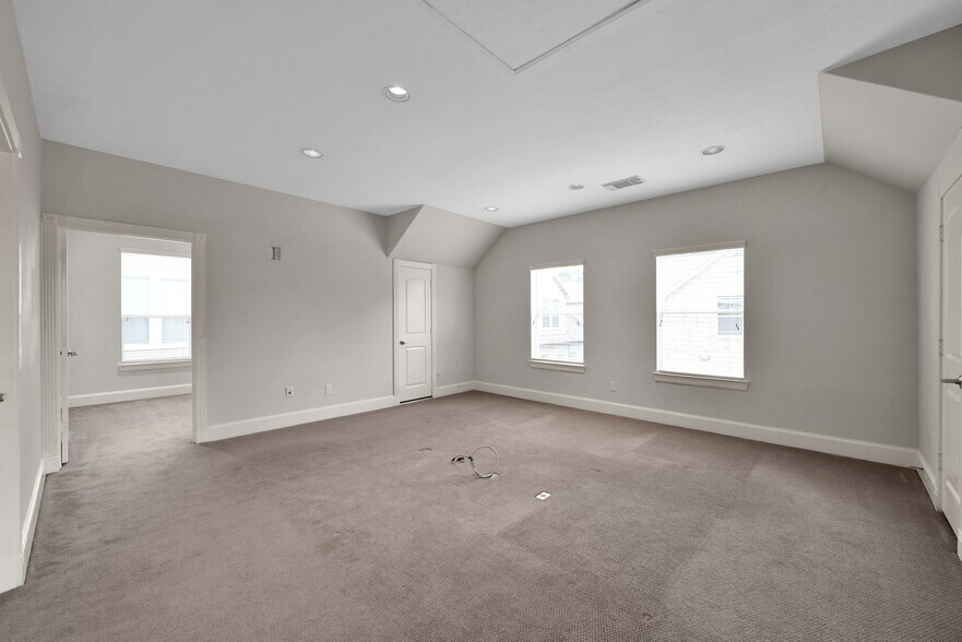 More Photos Of 25511 Budde Rd, The Woodlands Office For Lease