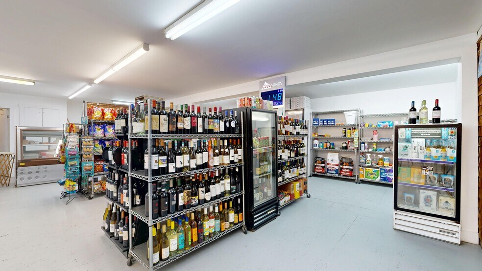 More Photos Of 130 Wardtown Rd, Freeport General Retail For Sale