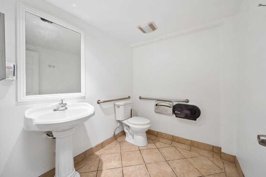 More Photos Of 3861 Jasmine Ave, Culver City Medical For Lease