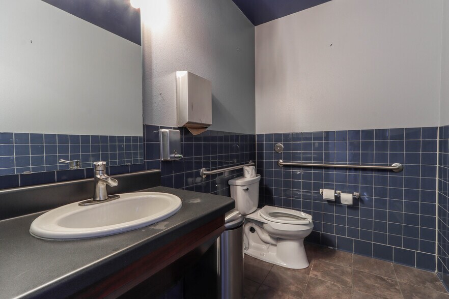 More Photos Of 1740 Park Ave, Plover Storefront Retail Office For Sale