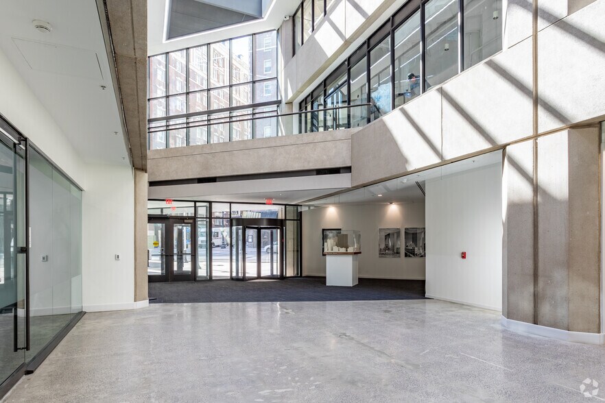 More Photos Of 1100 Main St, Kansas City Office For Lease