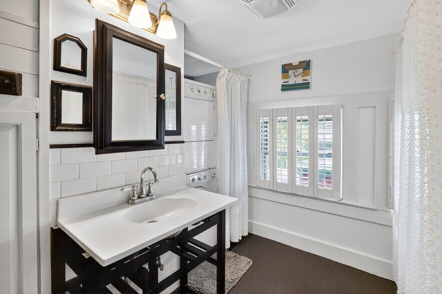 More Photos Of 178 S Caldwell St, Brevard Specialty For Sale