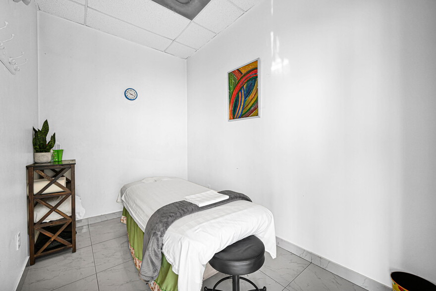 More Photos Of 2301 Wilton Dr, Wilton Manors Apartments For Sale