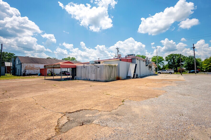 More Photos Of 15908 Main St, Town Creek General Retail For Sale