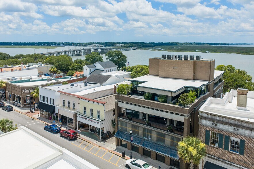 More Photos Of 916 Bay St, Beaufort Office For Sale