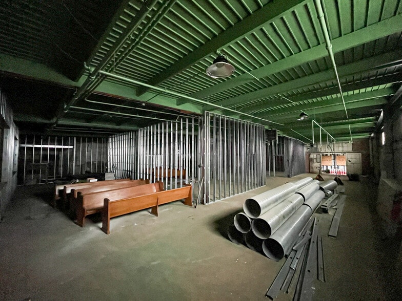 More Photos Of 355 W Main St, Newark Warehouse For Lease