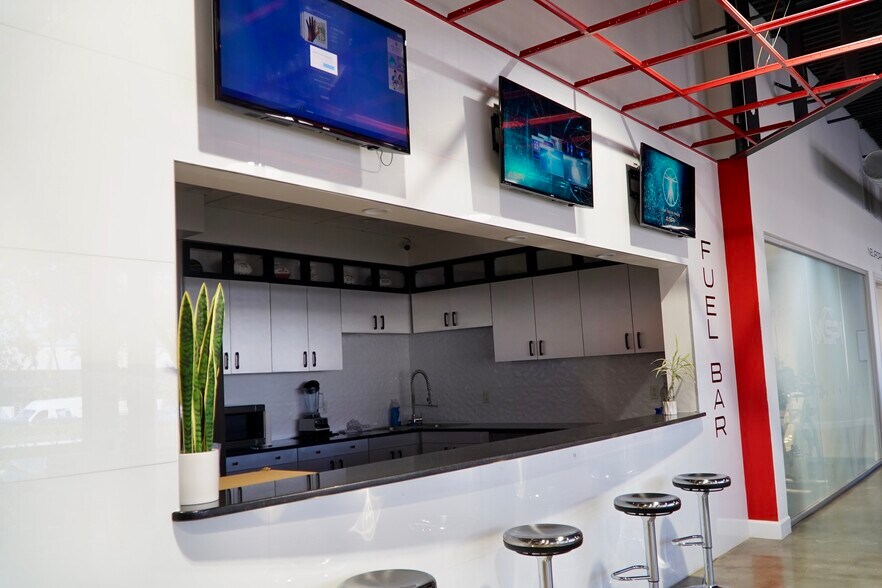 More Photos Of 5850 W Cypress St, Tampa Office For Lease