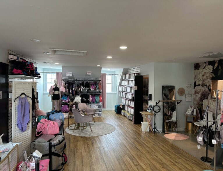 More Photos Of 8759 Mathis Ave, Manassas Freestanding For Lease