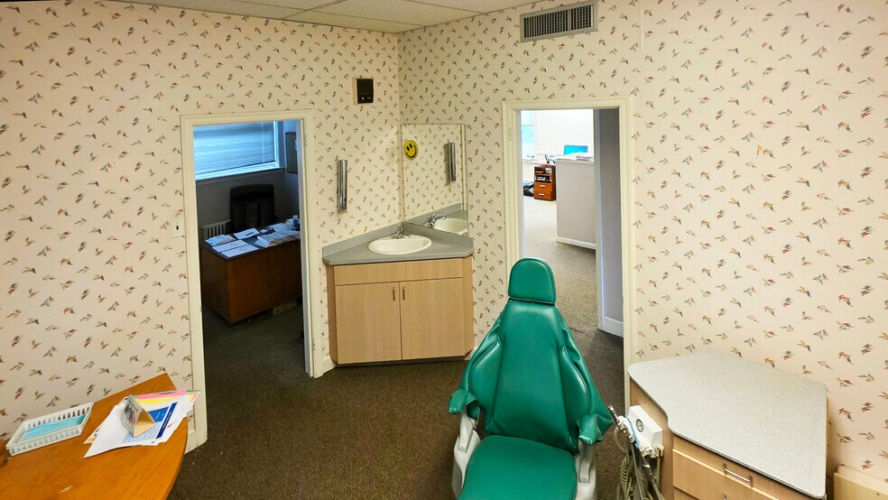 More Photos Of 5912 Ridge Ave, Philadelphia Medical For Lease
