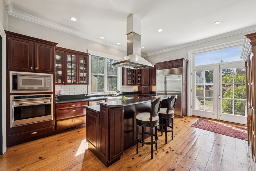 More Photos Of 21 Franklin Pl, Morristown Office For Sale