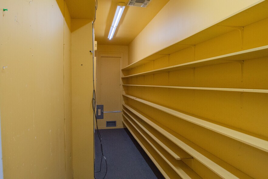 More Photos Of 435 Center St, Healdsburg Unknown For Lease