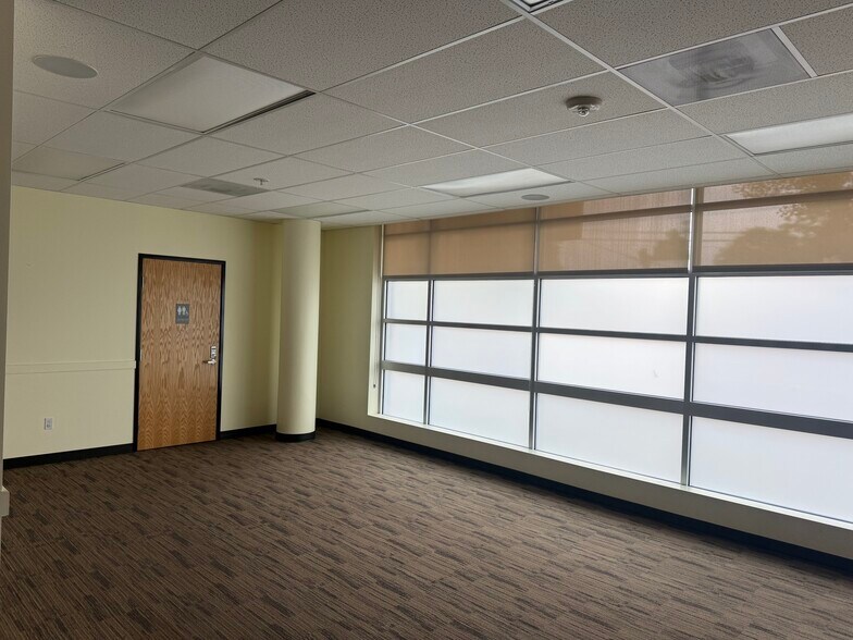 More Photos Of 10202 E Burnside St, Portland Apartments For Lease