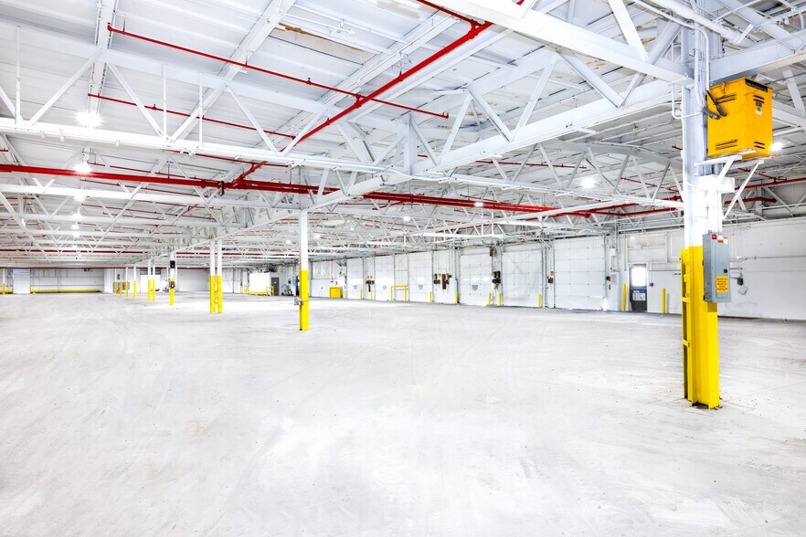 More Photos Of 4250 Bells Ln, Louisville Manufacturing For Lease