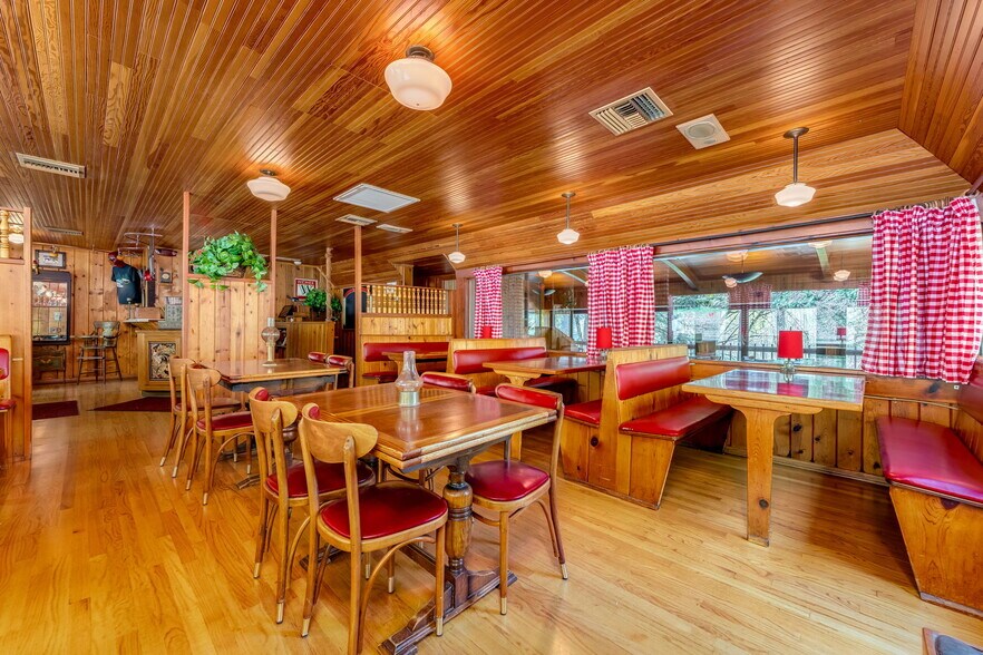More Photos Of 1325 E Columbia River Hwy, Troutdale Restaurant For Sale
