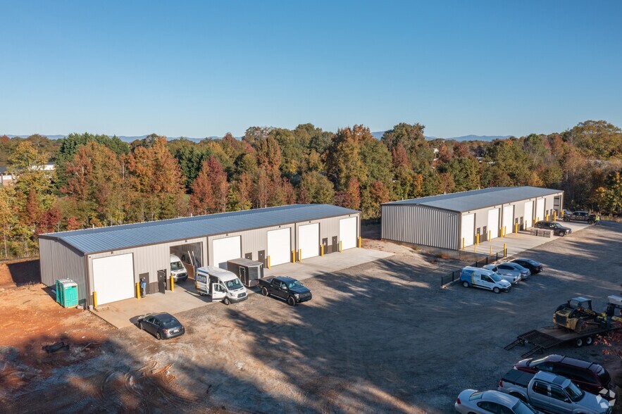 More Photos Of 1729 Locust Hill Rd, Greer Showroom For Lease