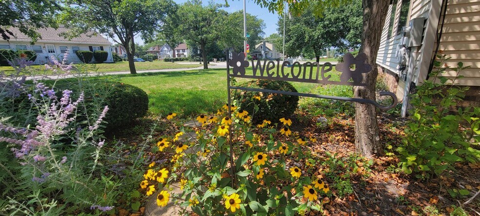 More Photos Of 3030 Michigan St, South Bend Office For Sale