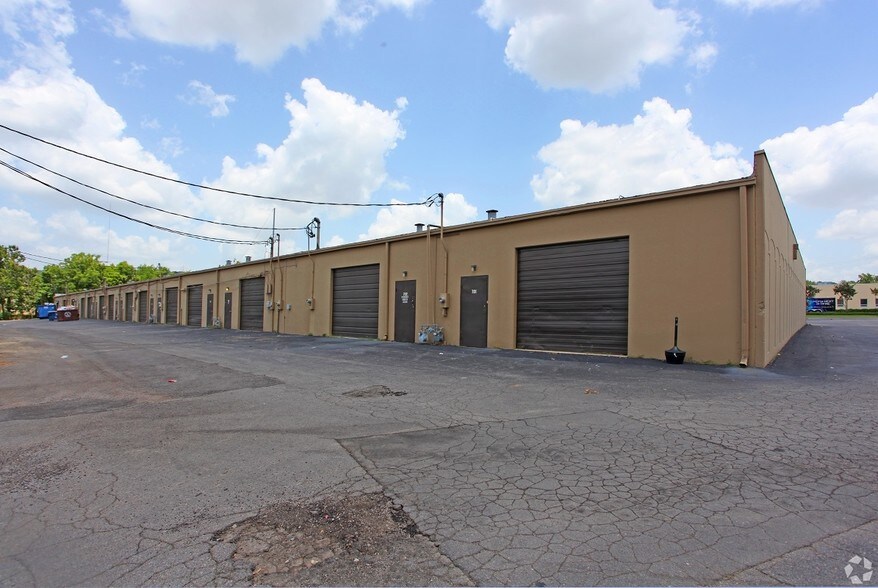 More Photos Of 237 Oxmoor Cir, Birmingham Unknown For Lease