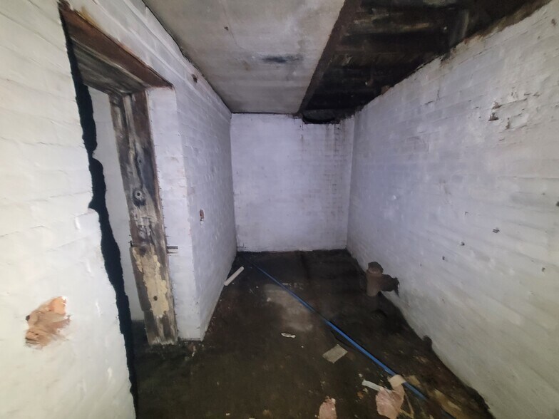 More Photos Of 14907 Livernois Ave, Detroit Flex For Sale
