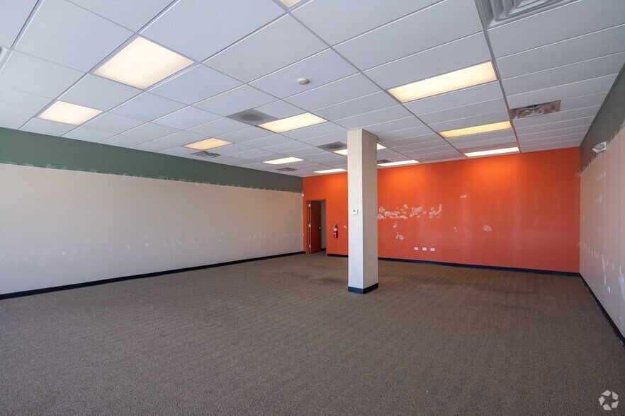 More Photos Of 29 Crystal Lake Plz, Crystal Lake Unknown For Lease
