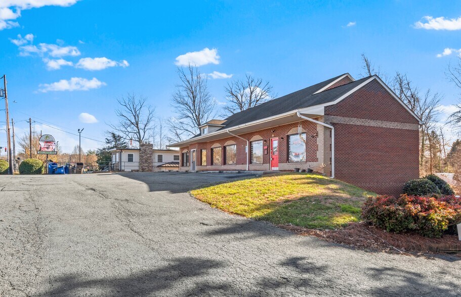 More Photos Of 2910 Reynolda Rd, Winston-Salem Office For Sale