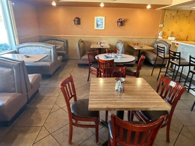 More Photos Of 3707 30th Ave, Kenosha Restaurant For Sale