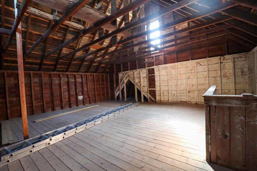 More Photos Of 12 Lounsbury Ct, Kingston Light Manufacturing For Lease