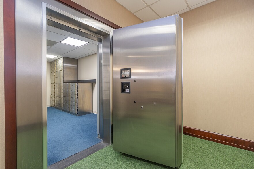 More Photos Of 129 N Main St, Anderson Office For Lease