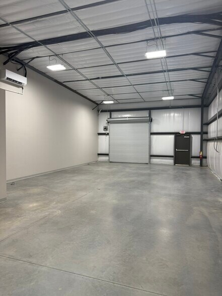 More Photos Of 94 Worldwide Dr, Dawsonville Light Distribution For Lease