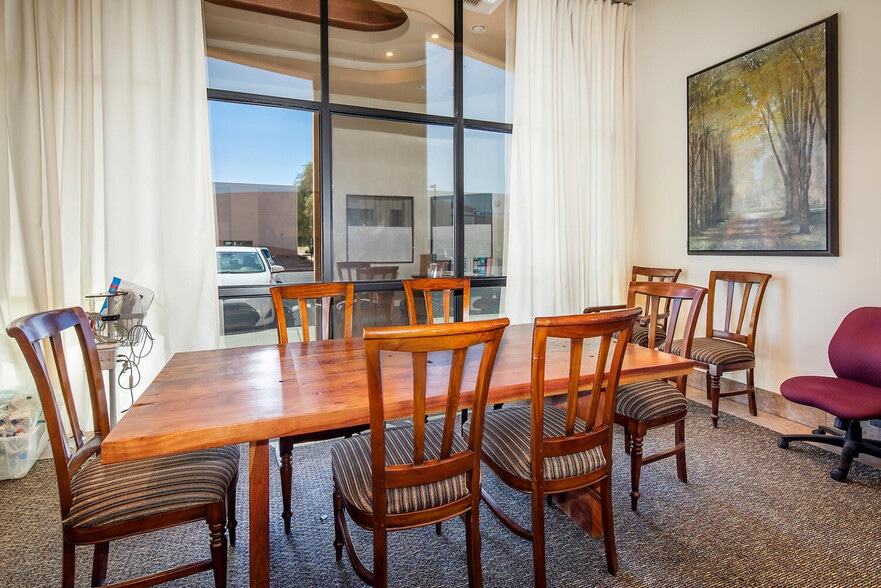 More Photos Of 4135 N Rancho Dr, Las Vegas Light Distribution For Lease