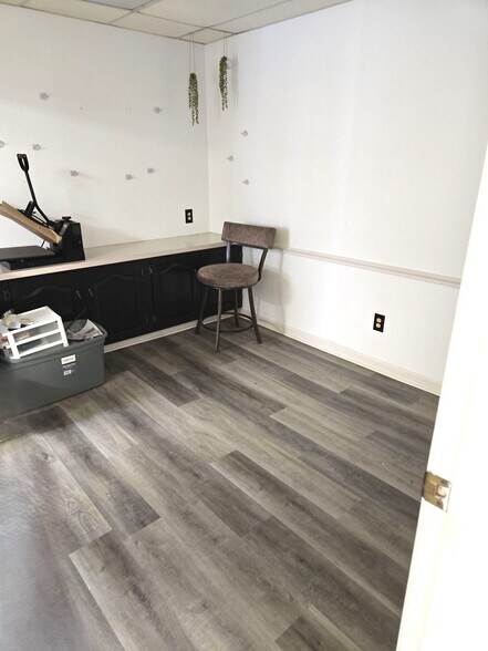 More Photos Of 5 S Carlisle St, Greencastle General Retail For Lease