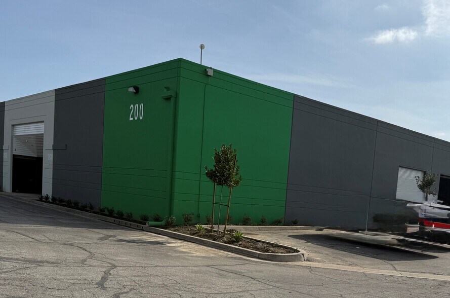 More Photos Of 2300 S Reservoir St, Pomona Warehouse For Lease