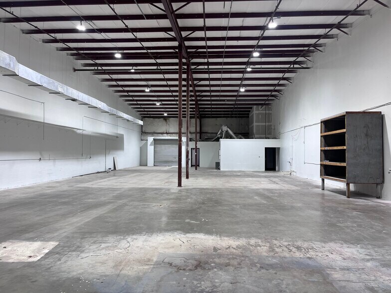 More Photos Of 3032-3090 44th Ave N, Saint Petersburg Warehouse For Lease