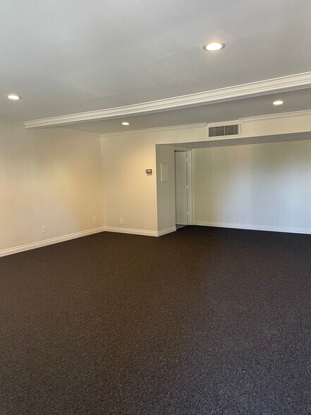 More Photos Of 25660 Crenshaw Blvd, Torrance Office Residential For Lease