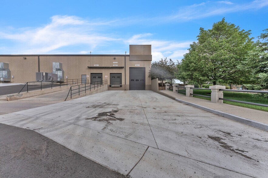 More Photos Of 2150 Garden of the Gods Rd, Colorado Springs Showroom For Sale