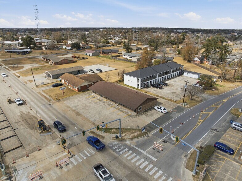 More Photos Of 3620 Maplewood Dr, Sulphur Specialty For Sale