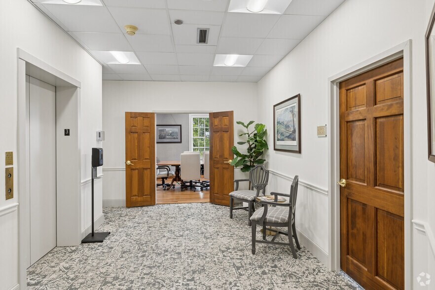 More Photos Of 600 Cameron St, Alexandria Office For Lease