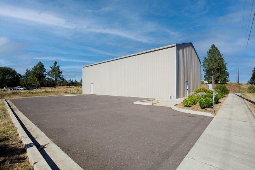 More Photos Of 25189 Jeans Road Rd, Veneta Manufacturing For Sale