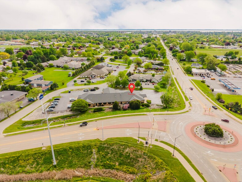 More Photos Of 1875 West Pointe Dr, Oshkosh Medical For Sale