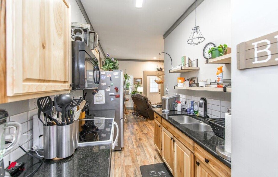 More Photos Of 102 Gray St, Henderson Flex For Sale