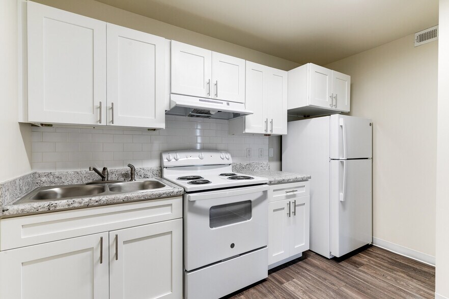 More Photos Of 1121 Stainback St, Petersburg Apartments For Sale