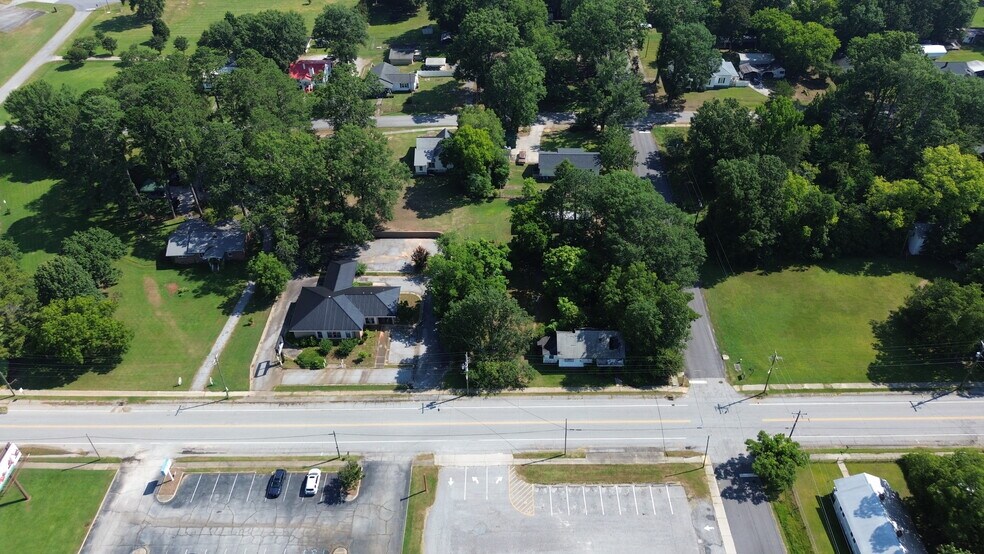 More Photos Of 253 E Savannah St, Calhoun Falls Freestanding For Sale