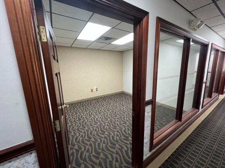 More Photos Of 2095 N Andrews Ave, Pompano Beach Light Manufacturing For Lease