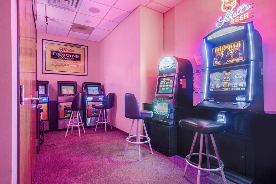 More Photos Of 203 N Egan Ave, Madison General Retail For Sale