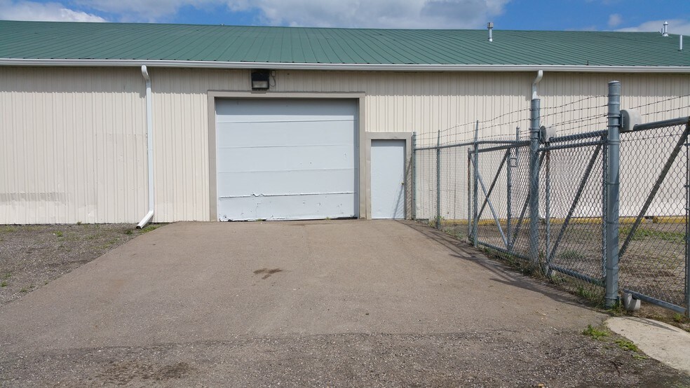 More Photos Of 2447 E Judd Rd, Burton Showroom For Sale