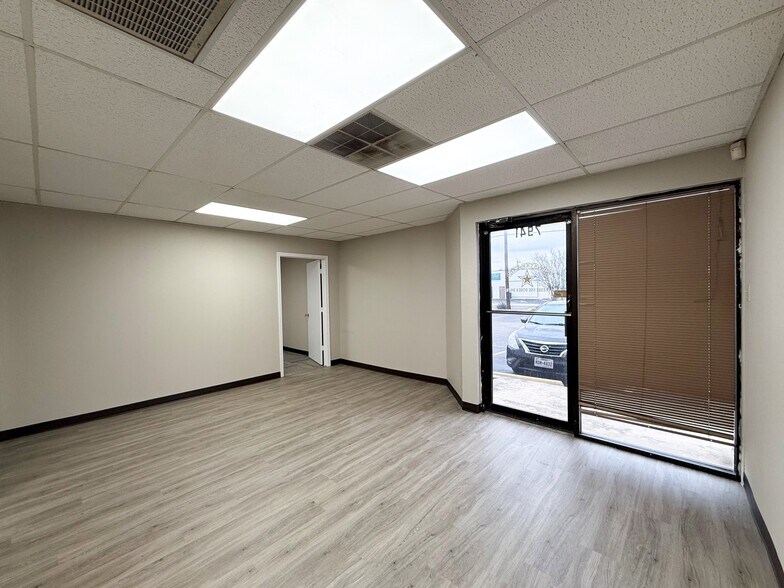 More Photos Of 7939-7951 Mainland Dr, San Antonio Warehouse For Lease