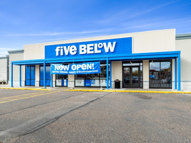 More Photos Of 1501-1567 Broadway St N, Menomonie Storefront For Sale
