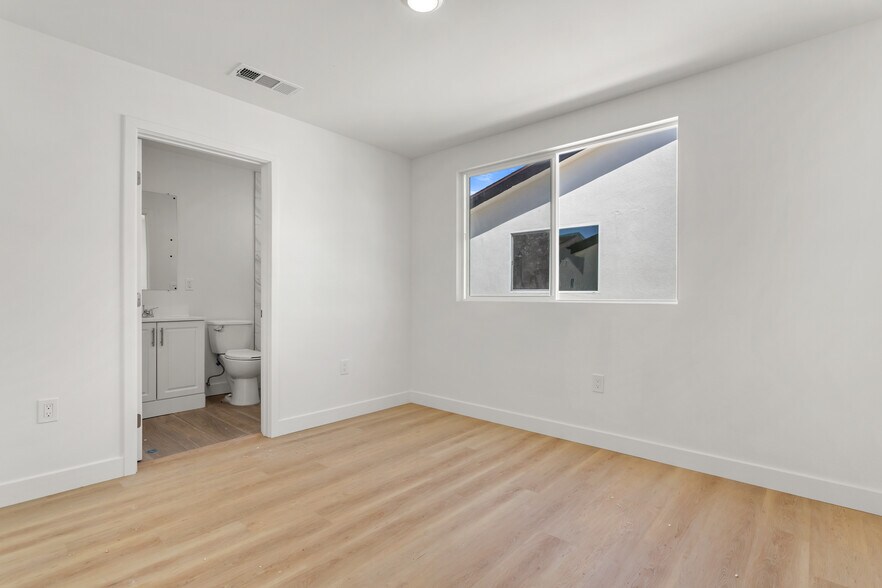 More Photos Of 707 W 80th St, Los Angeles Land For Sale