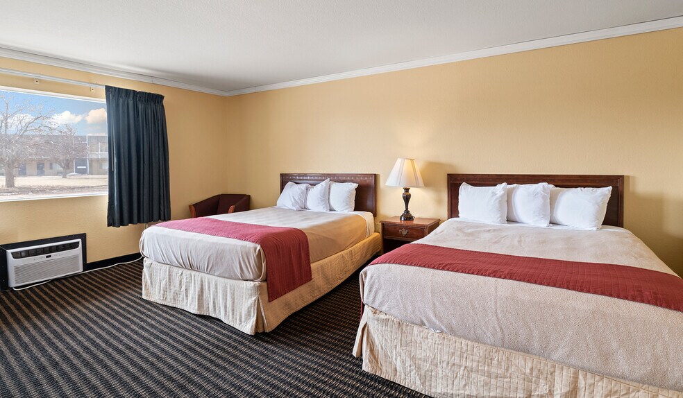 More Photos Of 700 Colorado Ave, Stratton Hotel For Sale